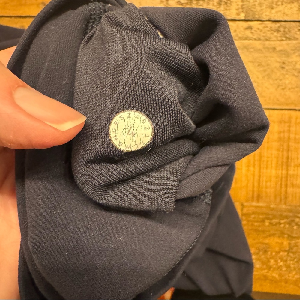 LULU🍋 Align‎ Crop - Deep Indigo - Picture 3 of 6